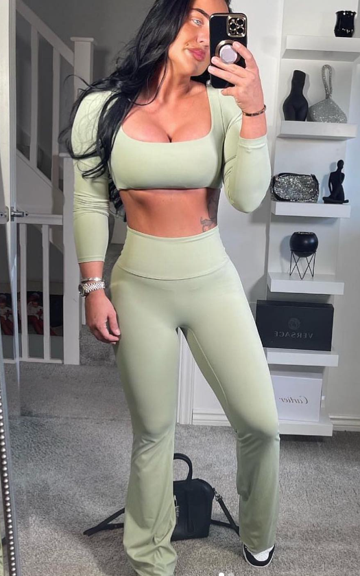 Green Flare Yoga Pants / Stretch Top Set ๐