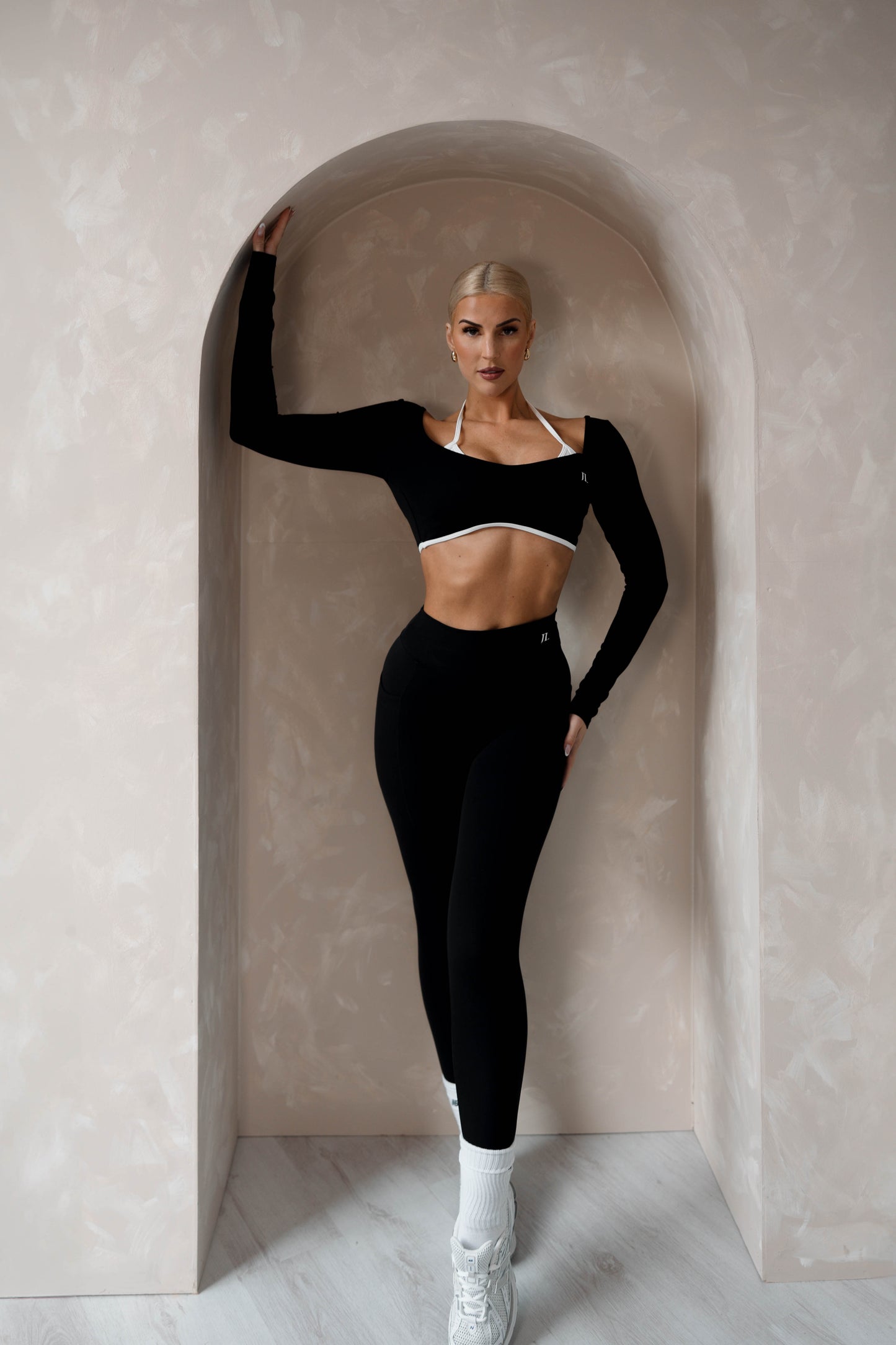 Black & White Long Sleeve 2 Piece Yoga Set