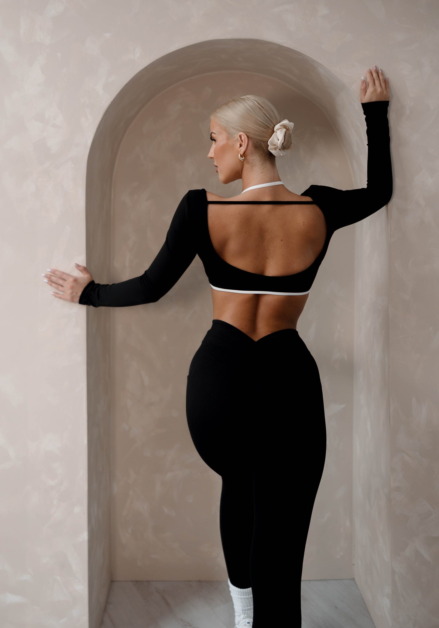 Black & White Long Sleeve 2 Piece Yoga Set