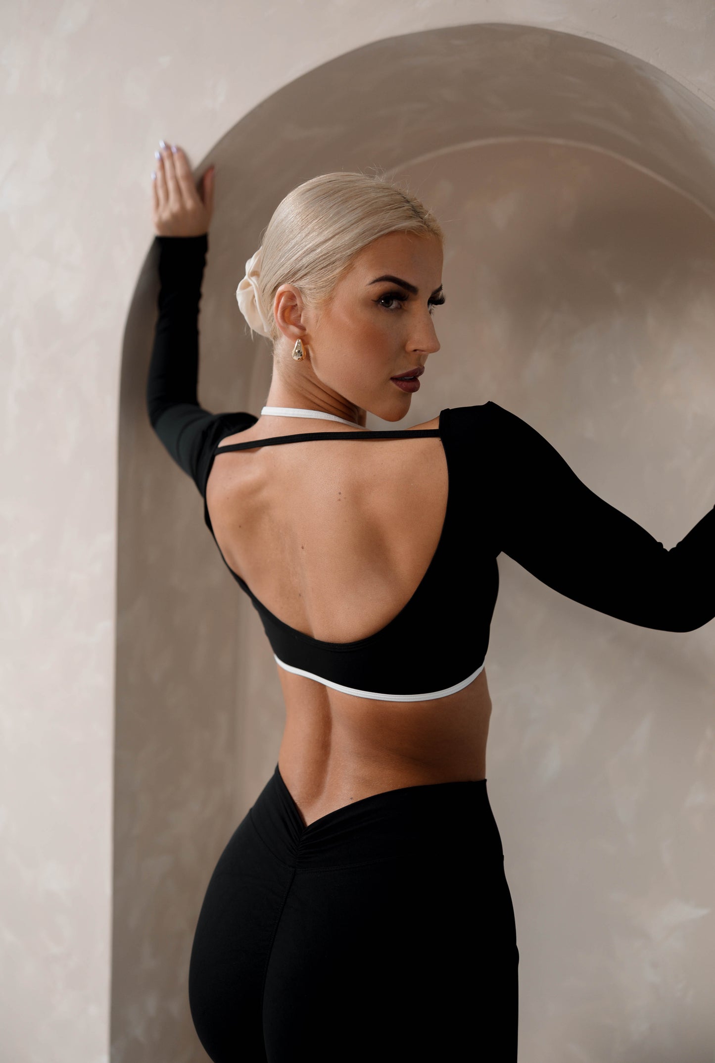 Black & White Long Sleeve 2 Piece Yoga Set